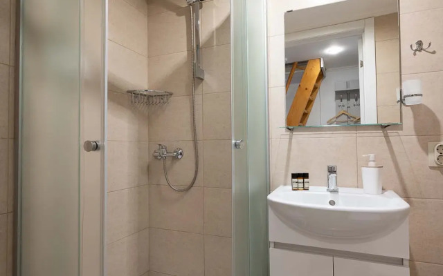 Hotel, IQHotel