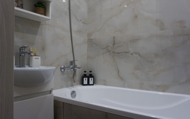 Schastlivaya S Vidom Na Lavru Flat