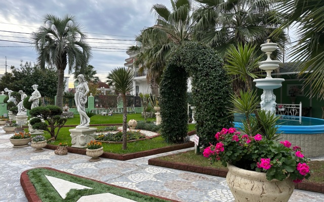 Paradiz Moreson Guest House