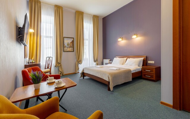 Гостевой дом Соло на набережной реки Мойки 82