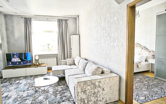 Tsentr Legendarny Dom Pod Shpilem | Ogromnaya Tryoshka Apartments