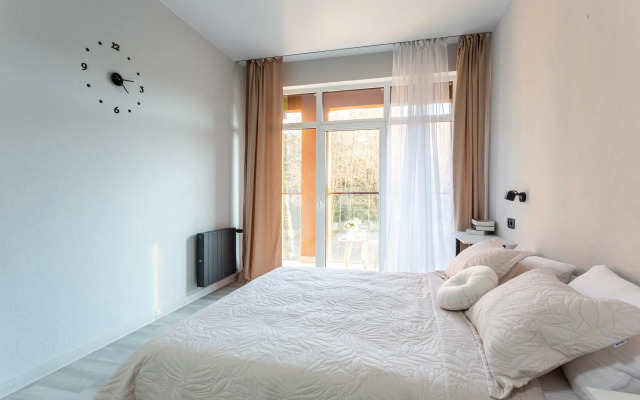 Квартира с Балконом и Видом на Лесопарк Аллея 114