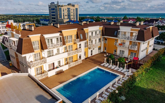 LetooteL Blagoveschenskaya Hotel