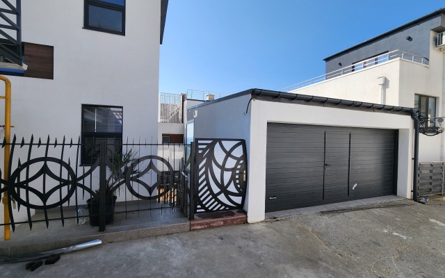 S Dizaynerskim Remontom Villa