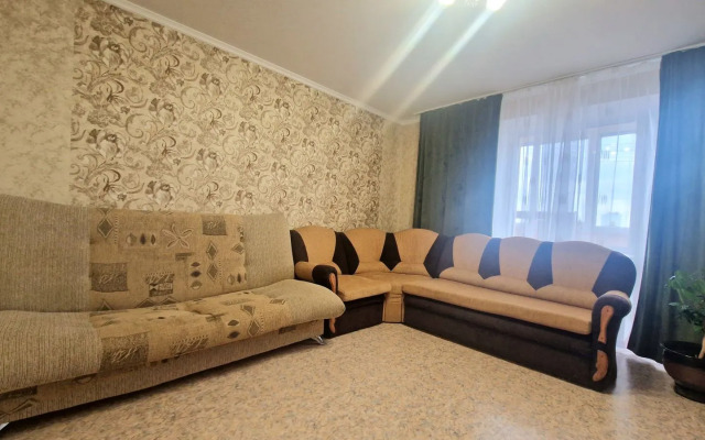 Prostornaya Treshka V Spalnom Rayone Flat