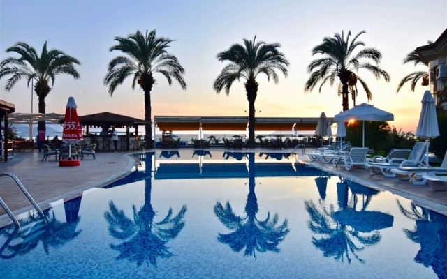 Sunset Beach Club Lebrentals Hotel