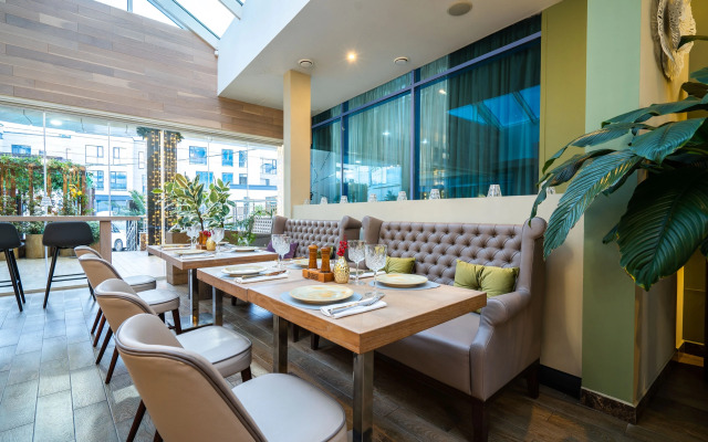 Grace El Paraiso Hotel