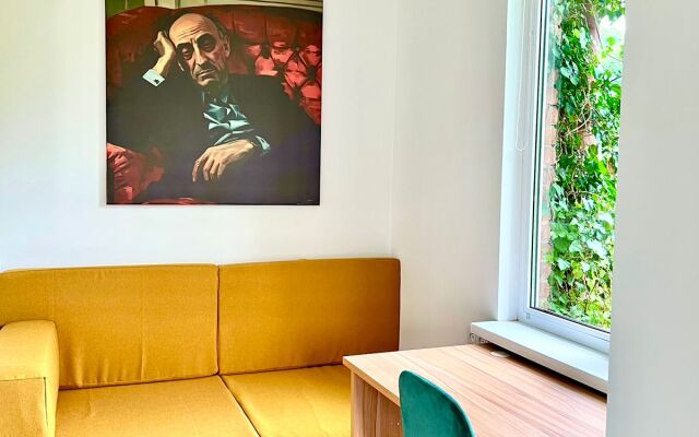 Chastny Dom Na Esherskoy Private House