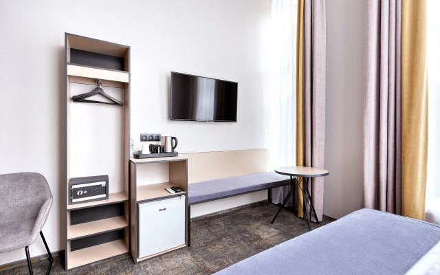Tesla Hotel