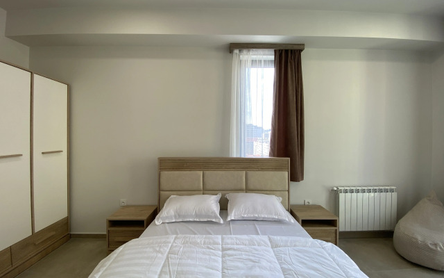2-K v Novostroyke, na Ulitse Yeznika Kokhbatsi, Ko1612 Flat