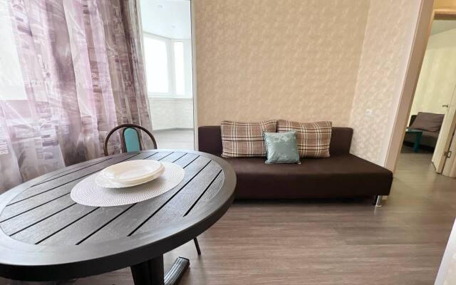 Komfot S Tremiya Spalnymi Mestami Flat