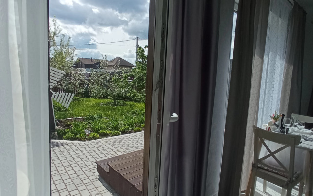 S Vidom Na Sad V D. Sanino Private house