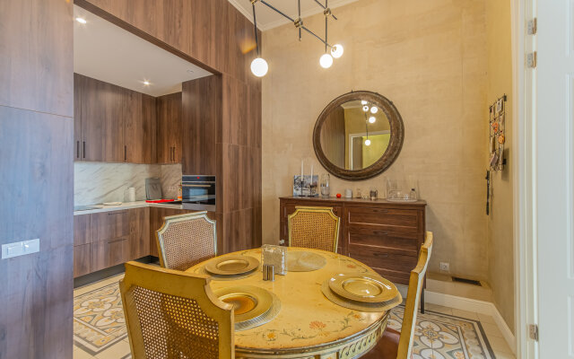 Апартаменты с Видом на Невский