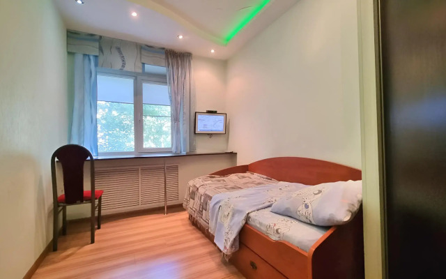 Trekhkomnatnaya v Tsentre Romashki Kvartira