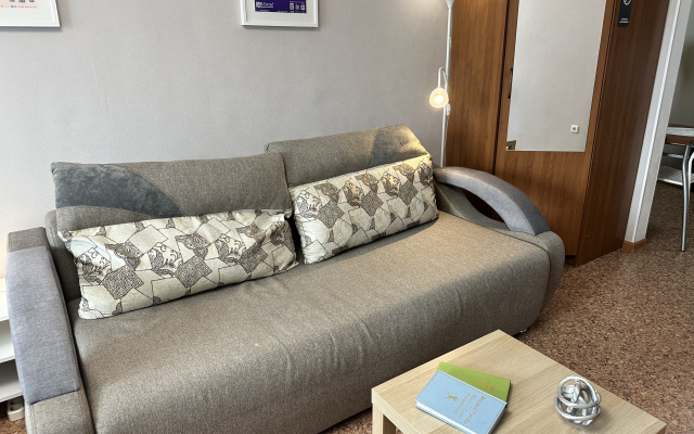 Апартаменты В Гости! на Строителей 90б (студия на 6 этаже)