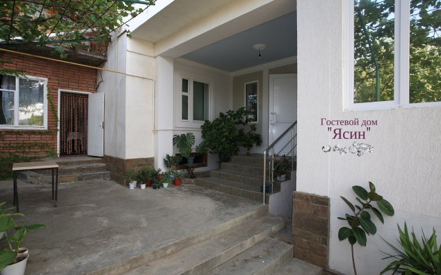 Yasin Guest House
