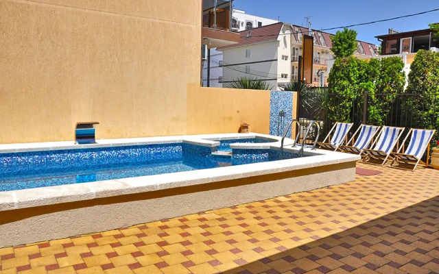 Mango Guest House