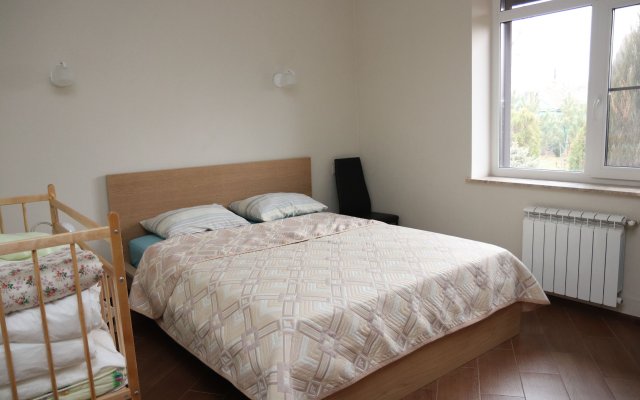 Shale Pinebrook Kruglogodichno Utopayuschiy V Zeleni S Sezonnym Basseynom Dlya Semeynogo Otdykha U Reki Don Private House