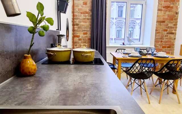 Апартаменты на Большом 13 Эркер