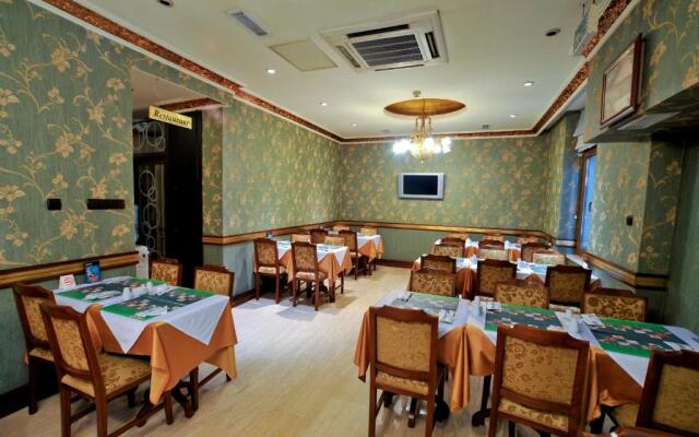Nil Hotel