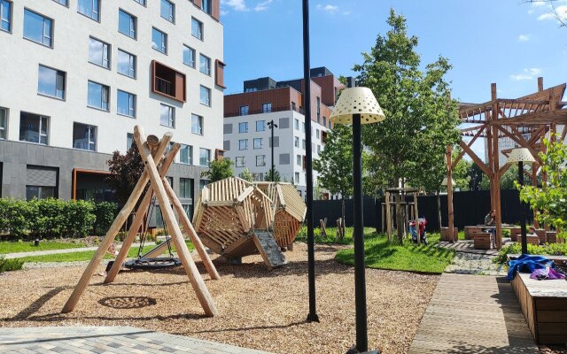 Студия у Метро Космонавтов