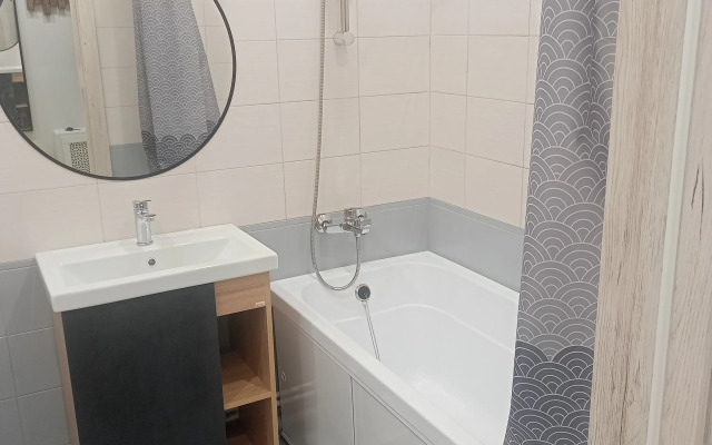 Na Tavricheskoy 9k1 Apartments
