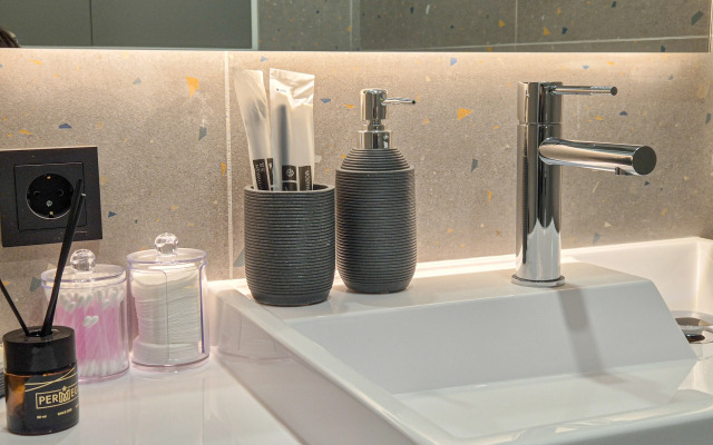 Prostornaya Studiya na 5 Etazhe Flat