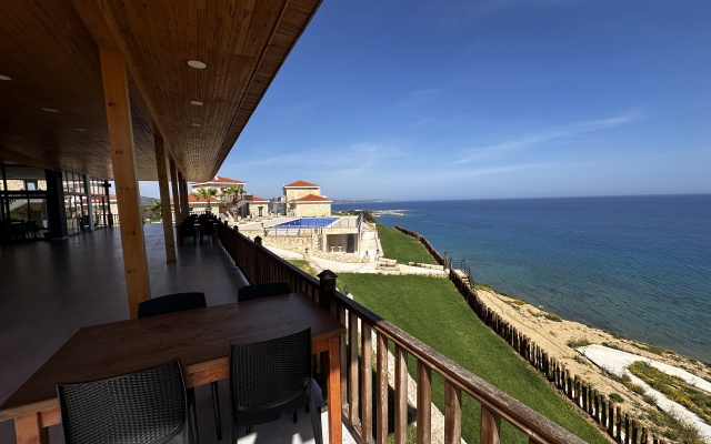 Teko's Golden Hill Hotel