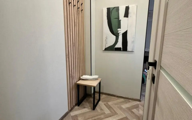 Dve Krovati I Divan Na Tsentralnom Rynke Flat