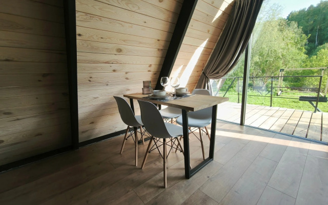 Dvuetazhny A-Freym S Terrasoy Chalet