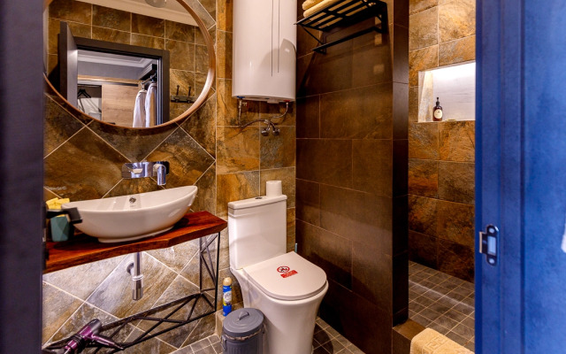 Avtorskie s sezonnym bassejnom i zonoj barbekyu Apartment