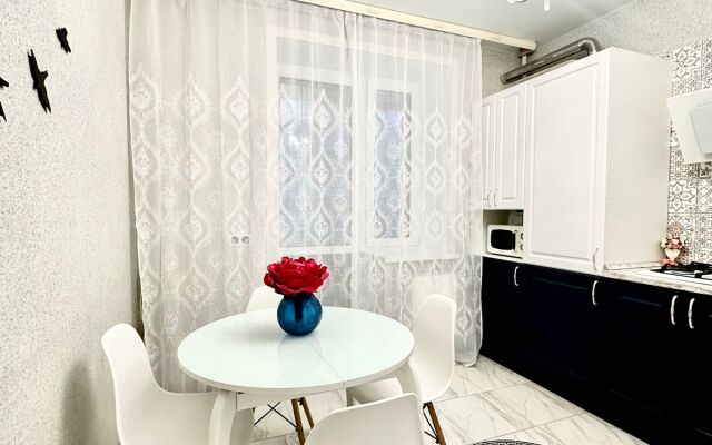Apartment with balcony on Chapaeva