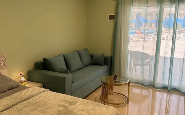 Апартаменты Tiba Golden Resort с личным пляжем