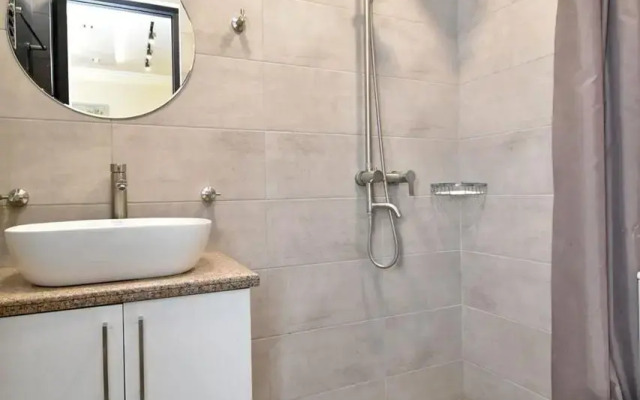 2-K, Ulitsa Amiryana, Am713 Flat