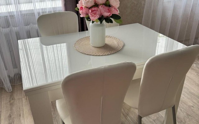 Na Desyatinnoy Flat
