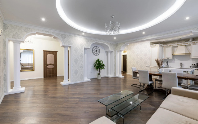 4kh Komnatnye Ryadom S Rivyeroy Apartments