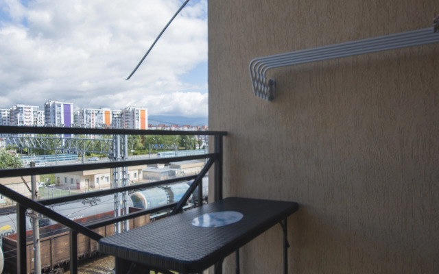 167 Stilnaya Studiya S Vidom Na Gory Flat