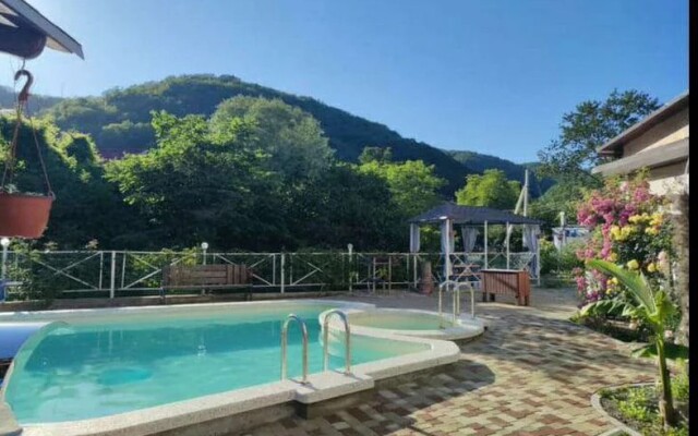 Yablochko Guest House