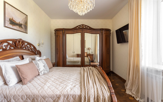Prudius Apart v tsentre Kronshtadta s vidom na Morskoy Sobor Flat