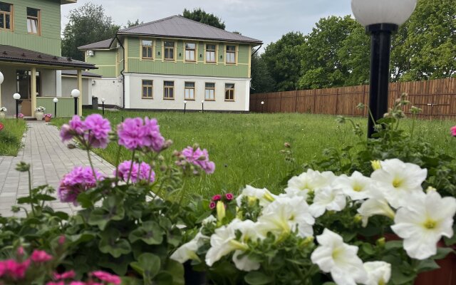 Zhit Legko Guest House