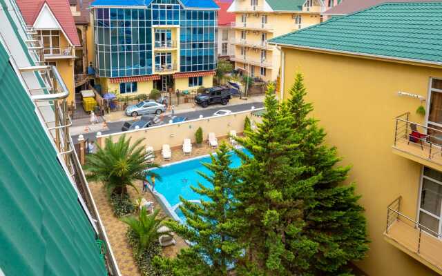 U Morya S Basseinom ZhK Solnechnyij apt47 Apartment