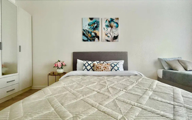 Апартаменты на 3й Нововатутинской 15/1