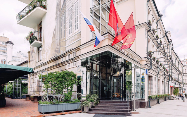 Отель Амбассадори