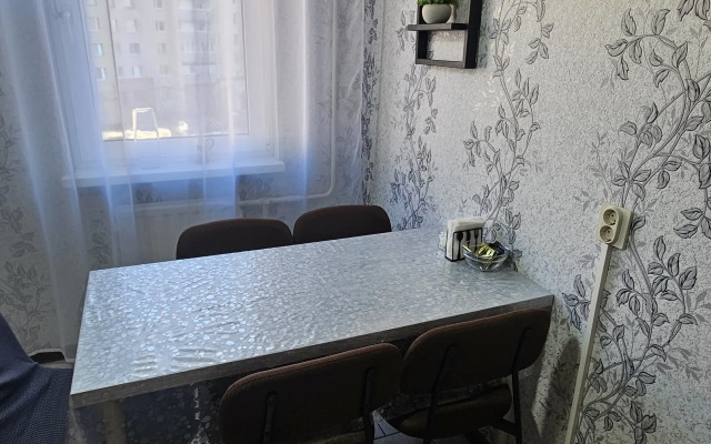 Bolshaya Uyutnaya Dvukhkomnatnaya Kvartira Flat