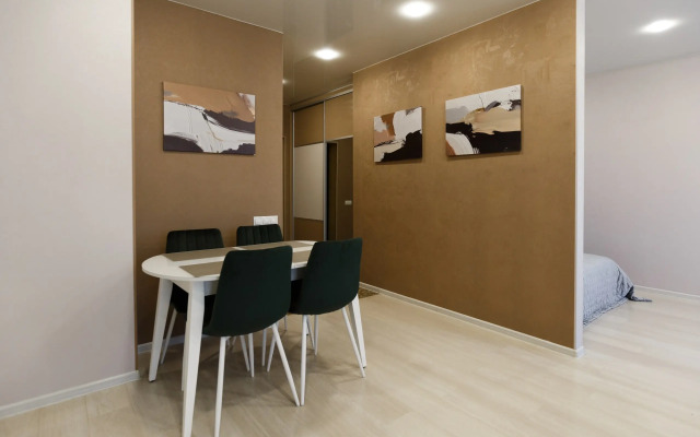 Prostornaya I Svetlaya V Tsentre Flat