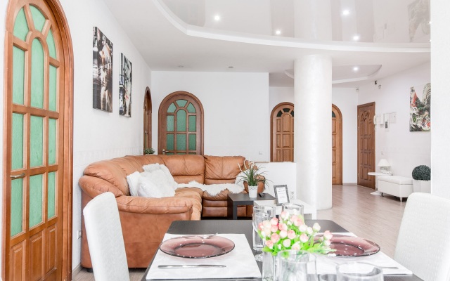 Chetyrekhkomnatnye Na Kirova Apartments