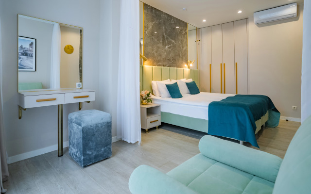 Mirror Family Hotel