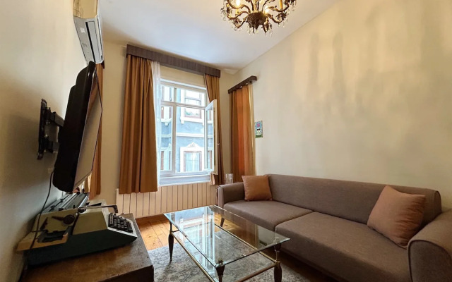 3 Bedroom with Local Charm in Galata Apartments