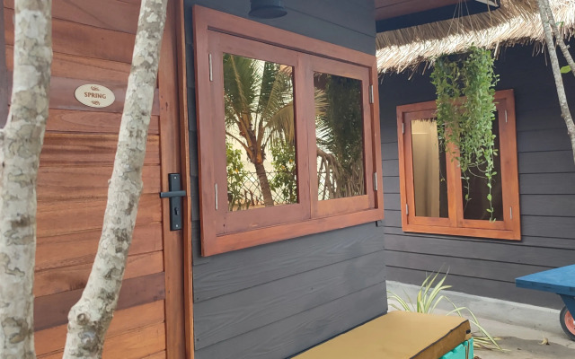 Tomorrowland Beach Villas & Fisherman's Wharf Restaurant Mini Hotel