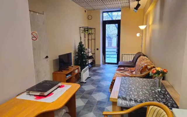 Апартаменты Вольная 25с4